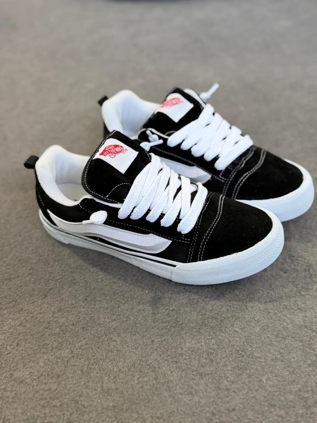 Vans KNU Preto Branco Luxo