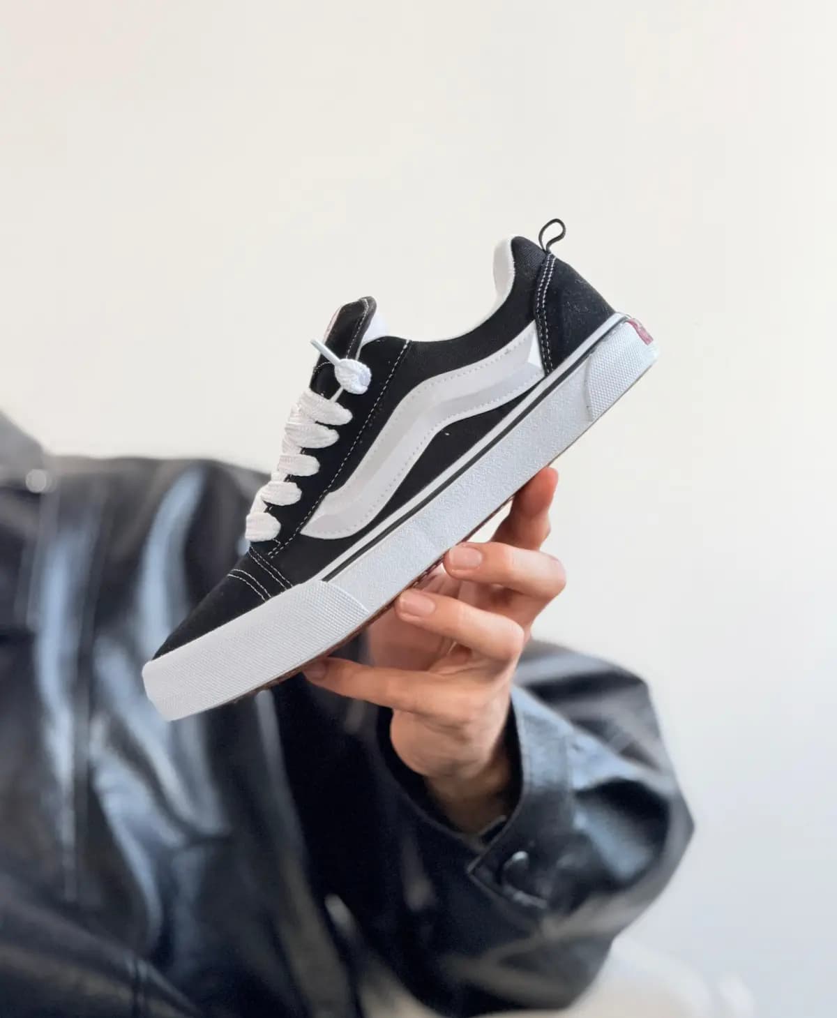 Vans KNU Preto Branco Luxo