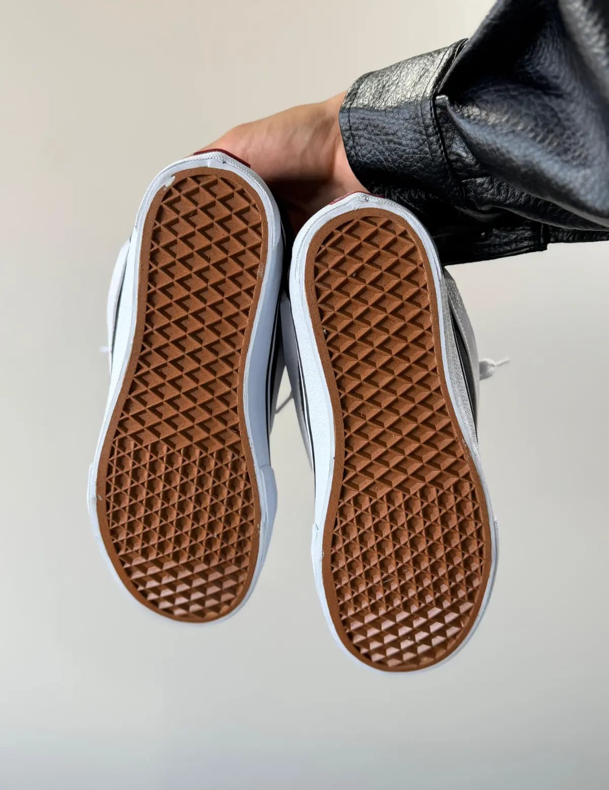 Vans KNU Preto Branco Luxo