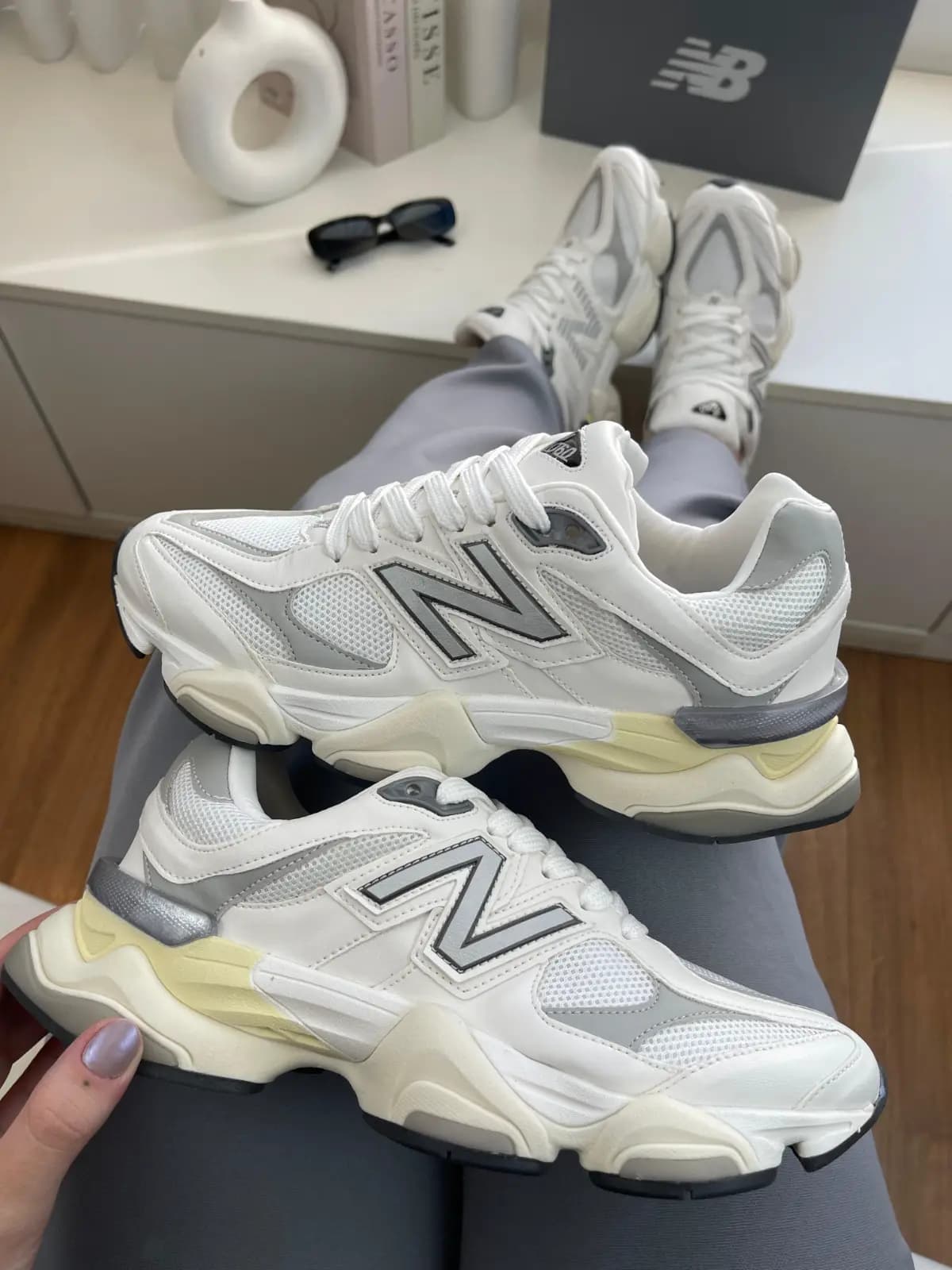 New Balance 9060 Branco Cinza Couro Legitimo Premium Nacional