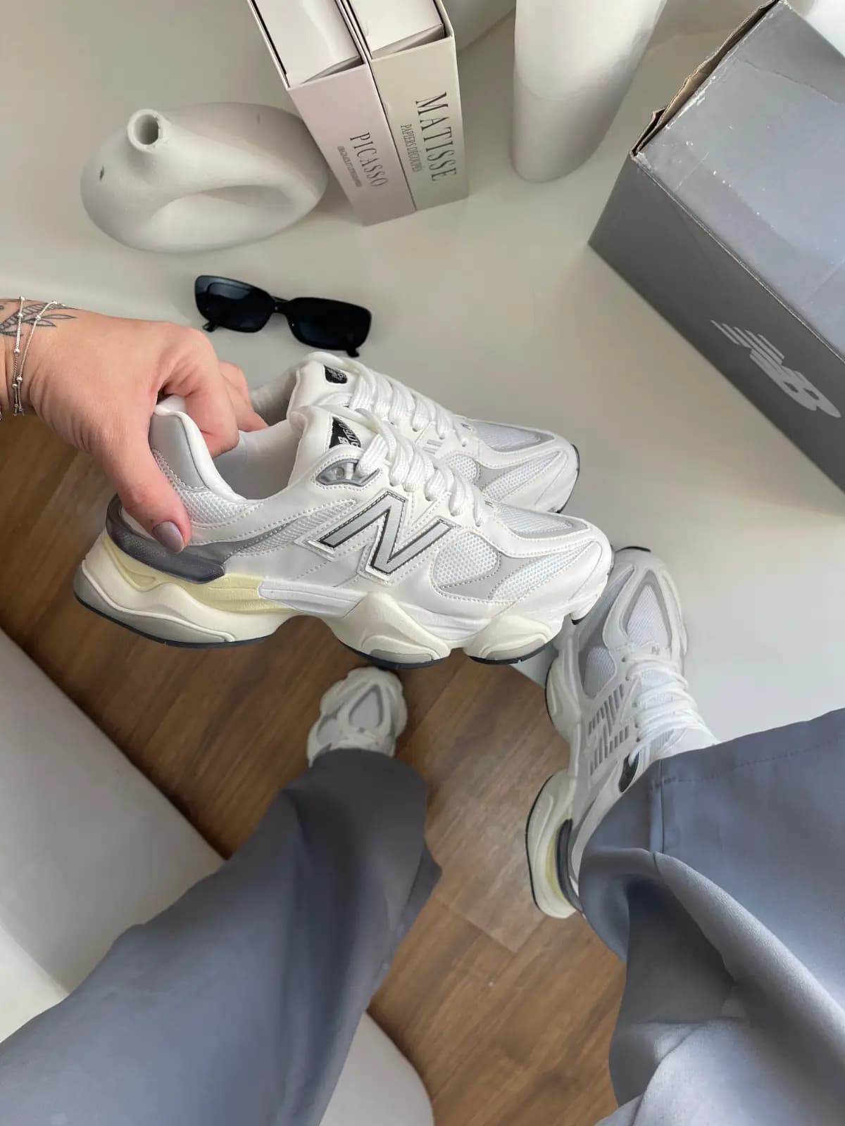 New Balance 9060 Branco Cinza Couro Legitimo Premium Nacional