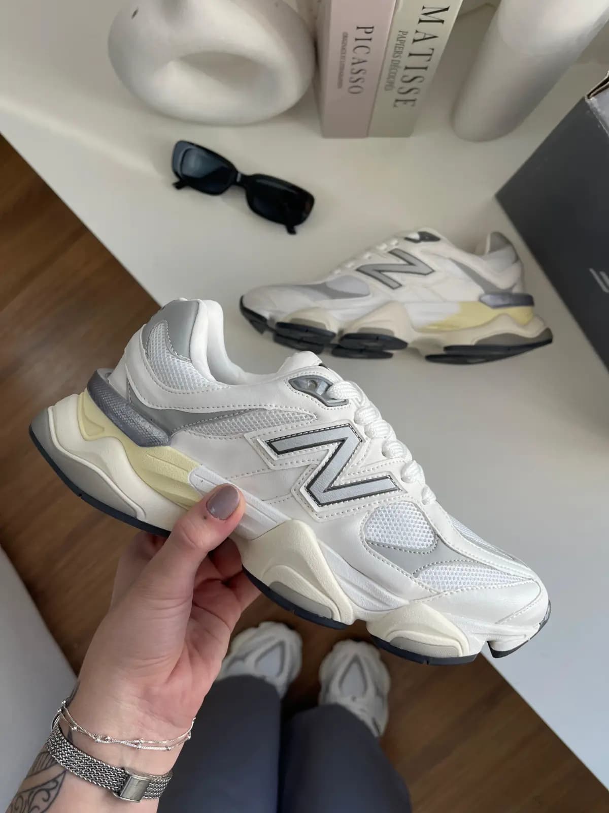 New Balance 9060 Branco Cinza Couro Legitimo Premium Nacional
