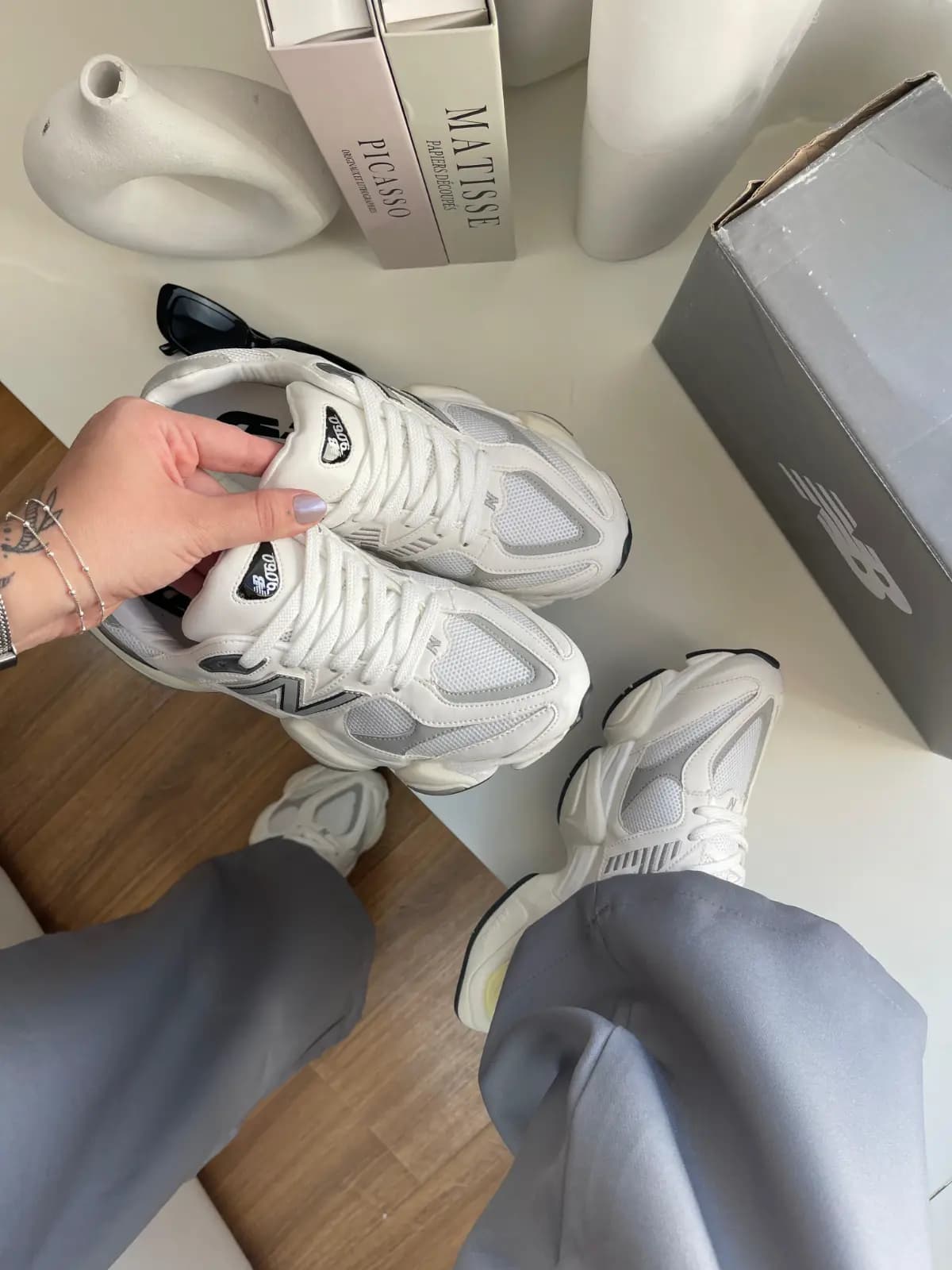 New Balance 9060 Branco Cinza Couro Legitimo Premium Nacional