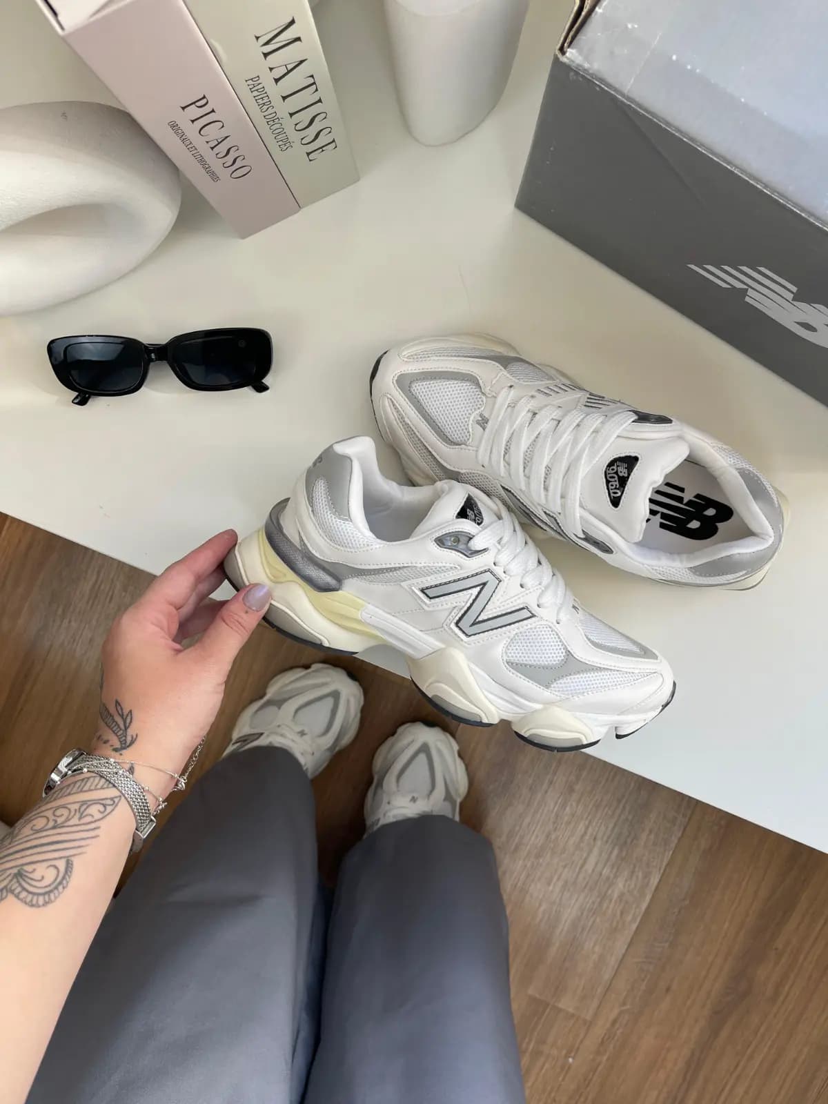 New Balance 9060 Branco Cinza Couro Legitimo Premium Nacional