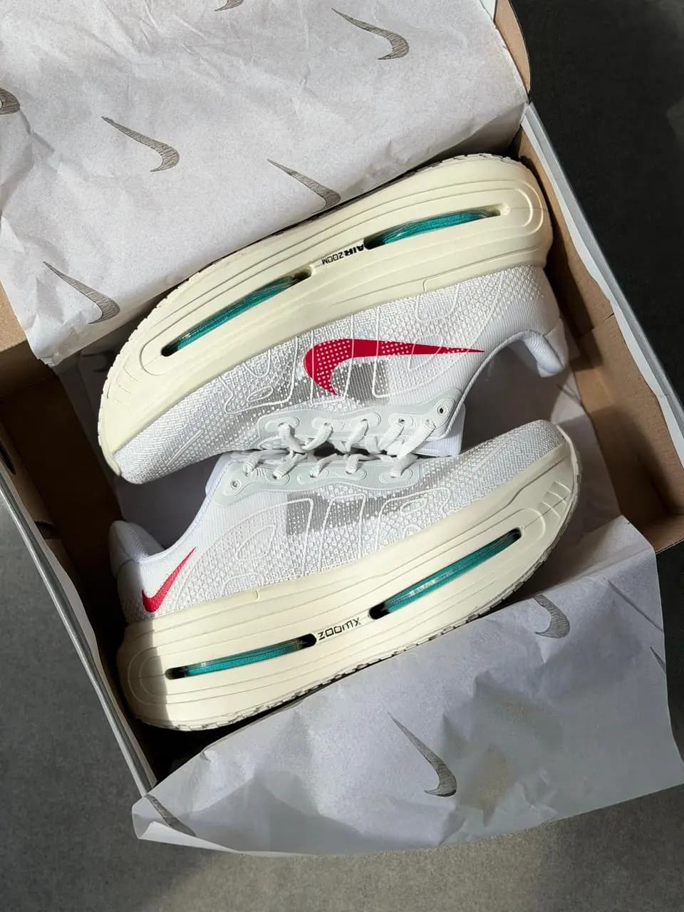Nike Vomero Branco Vermelho Premium Vietnã