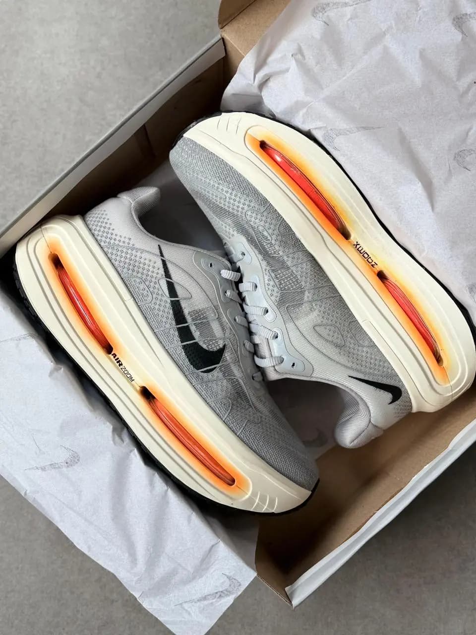 Nike Vomero Grafite Laranja Premium Vietnã
