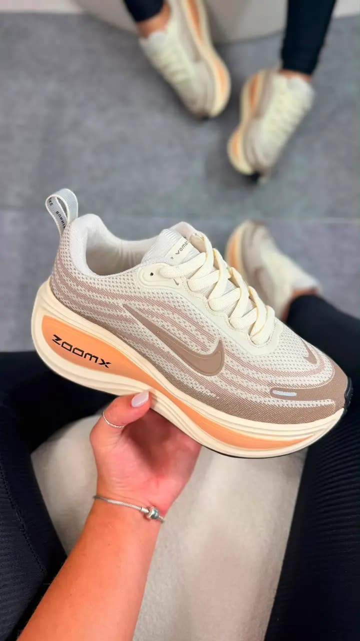 Nike Vomero Off Nude Luxo