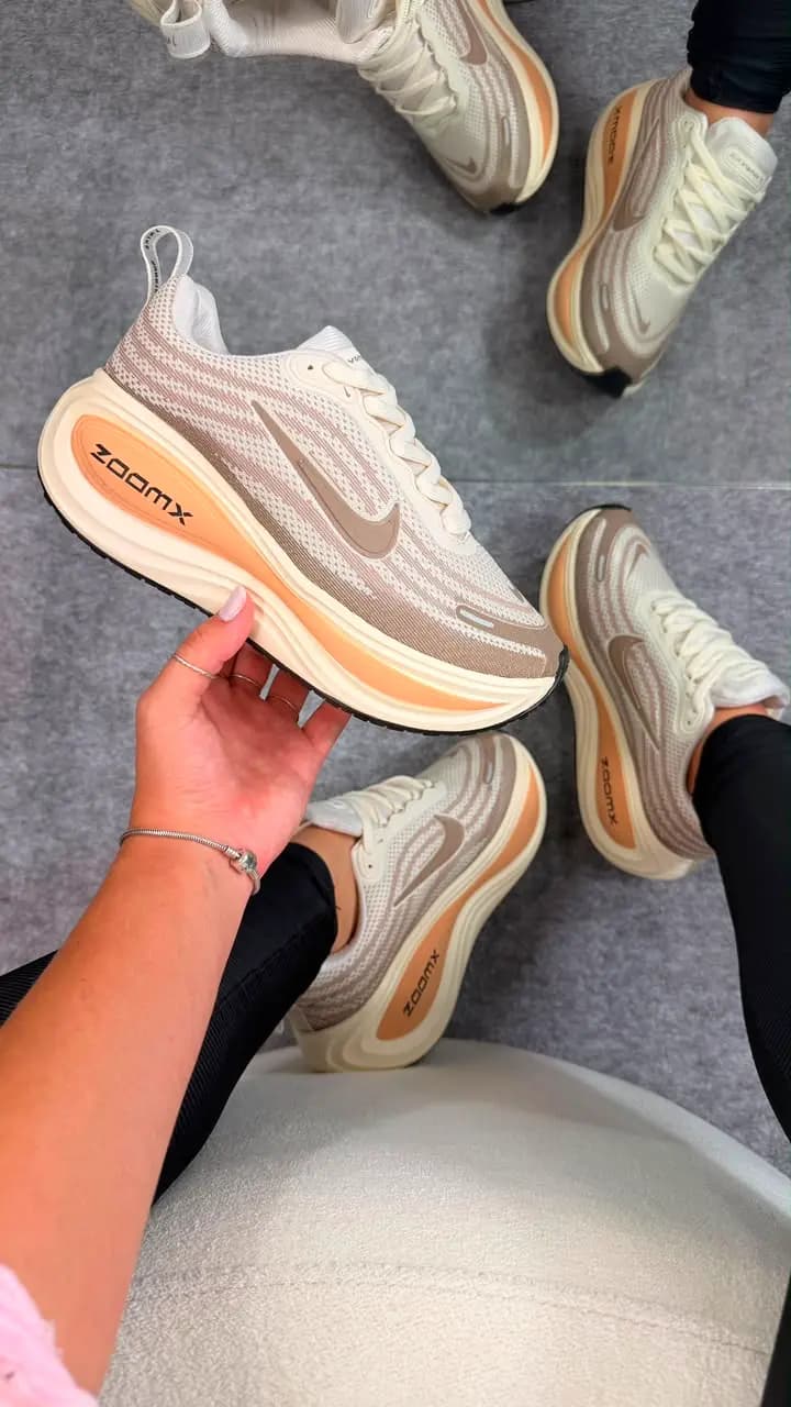 Nike Vomero Off Nude Luxo