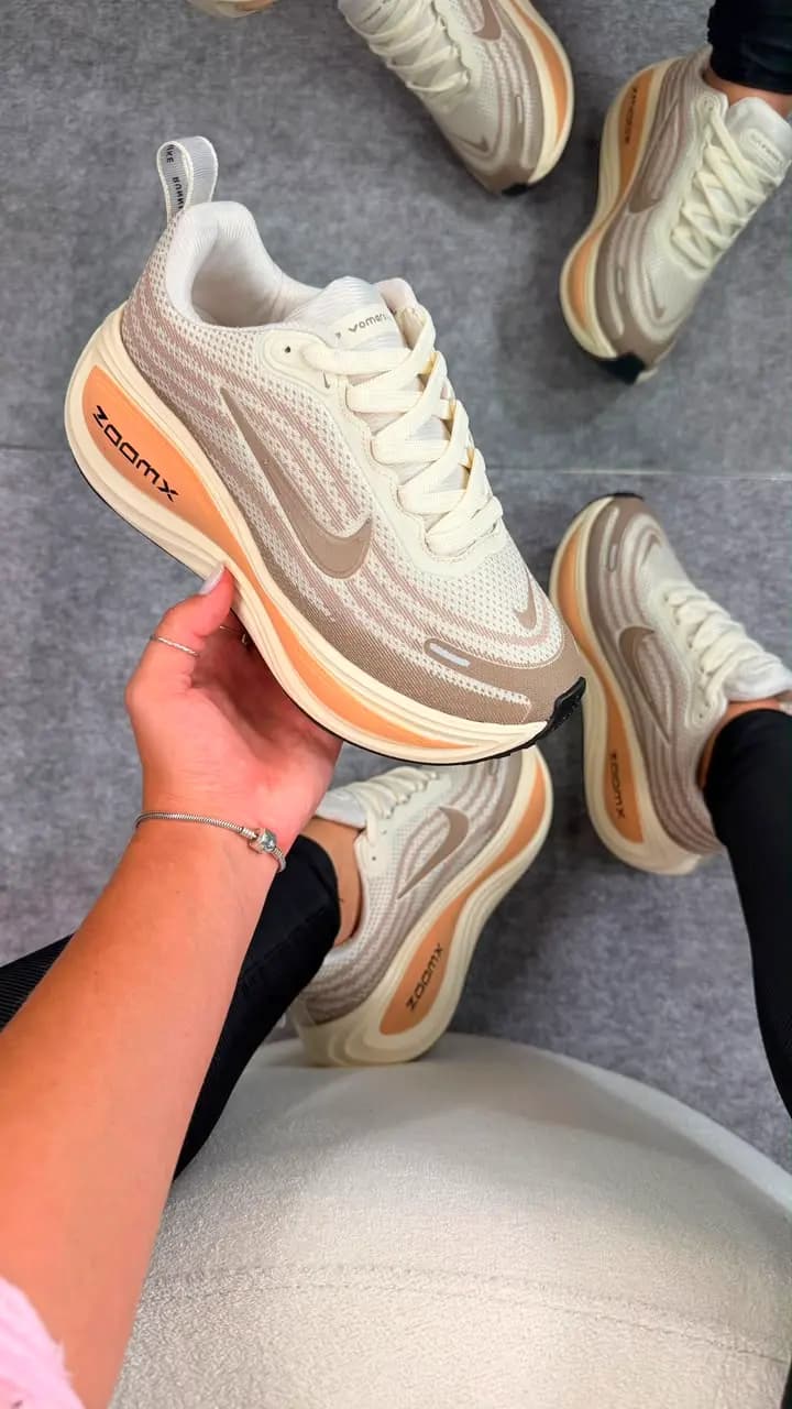 Nike Vomero Off Nude Luxo
