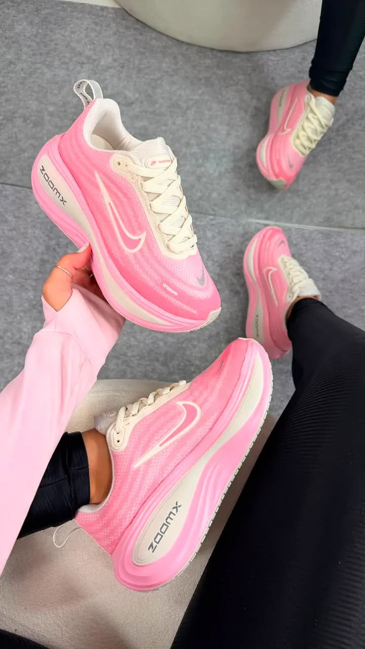 Nike Vomero Plus Off Rosa Luxo