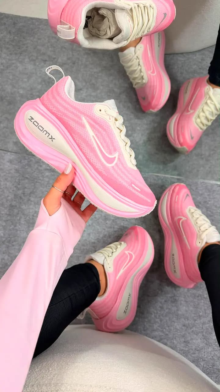 Nike Vomero Plus Off Rosa Luxo